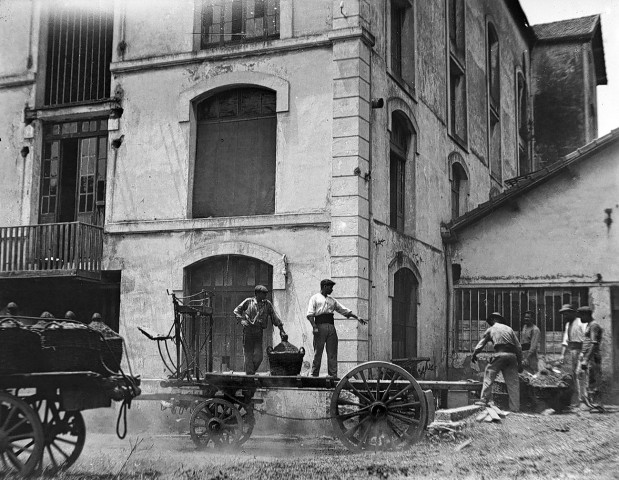 Valence. - Distillerie Audier Frères.