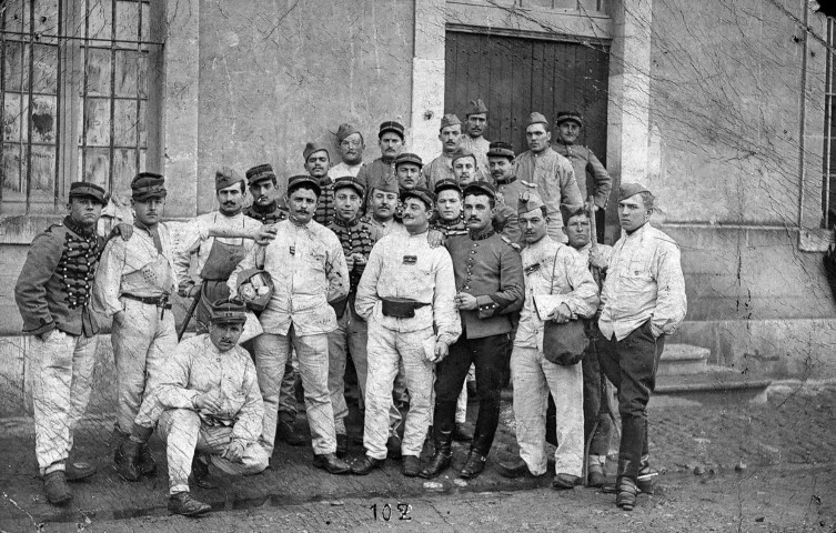 Soldats du 13e chasseurs à cheval, installés à la caserne Latour-Maubourg le 30 août 1907.