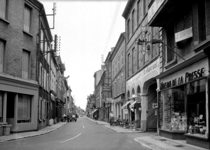 Saint-Vallier-sur-Rhône.- Rue Jean Jaurès.
