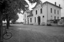 Lapeyrouse-Mornay. - La mairie et la poste