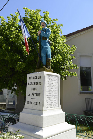 Menglon.- Le monument aux morts.