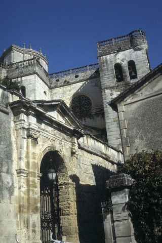 La collégiale Saint-Sauveur.