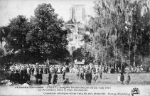 Crest. - Congrès Eucharistique du 22 juin 1913, la procession dans le Parc Soubeyran.