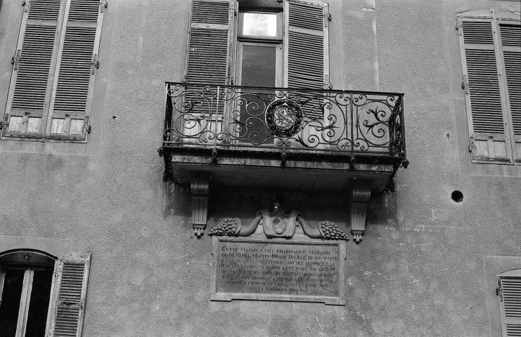Allex. - Inscription relative à David Rigaud sur la façade du château de l'Isle.