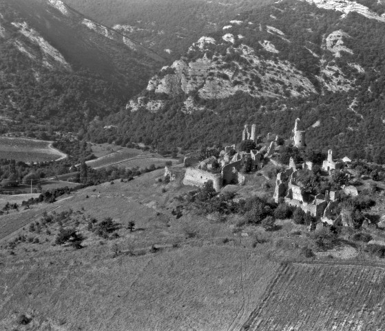 Vue aérienne du château de Béconne.