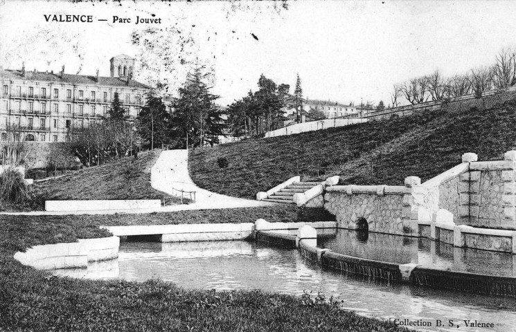 Bassin du parc Jouvet.