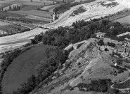 Vue aérienne de la Drôme et du cimetière.