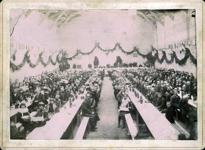 Banquet du personnel de l'usine Rhône-Poulenc.