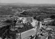 Grignan. - Vue aérienne du château, côté nord