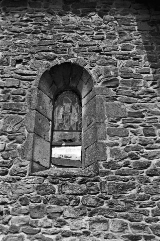 Bathernay. - Détail de la façade sud de l'église Saint-Étienne.