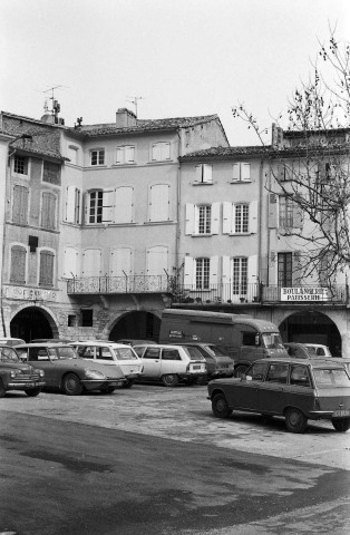 Nyons.- Place du Docteur Bourdoncle.