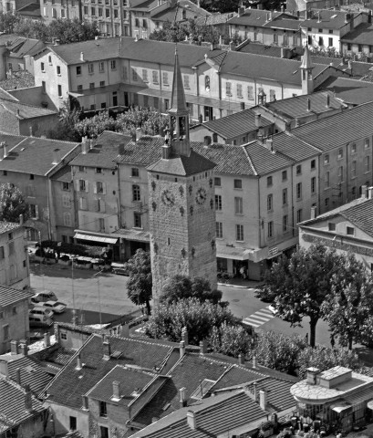 Vue aérienne d'une partie de la ville, au centre le Jacquemart.