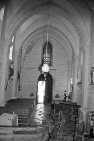 Saint-Ferréol-Trente-Pas.- La nef de l'église de Saint-Ferréol.