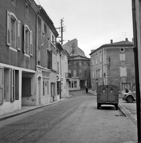 Étoile-sur-Rhône.- Grande Rue.