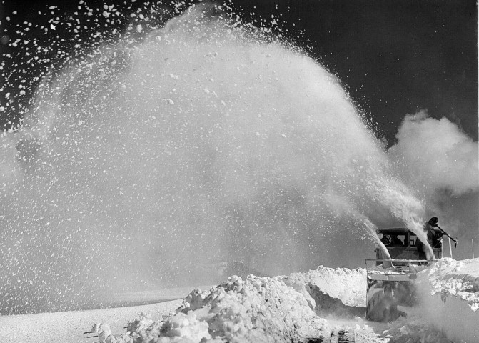 Bouvante.- Chasse-neige de la station de ski Font-d'Urle.