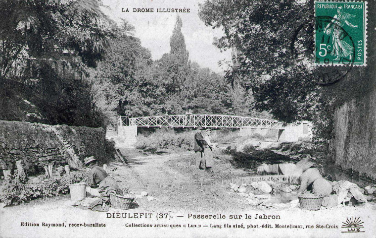 Femmes faisant leur lessive dans le Jabron.