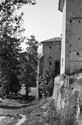 Montjoux. - Façade nord de la chapelle du château.