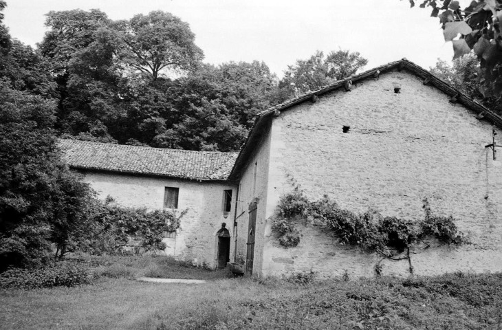 Triors.- Les écuries du château.