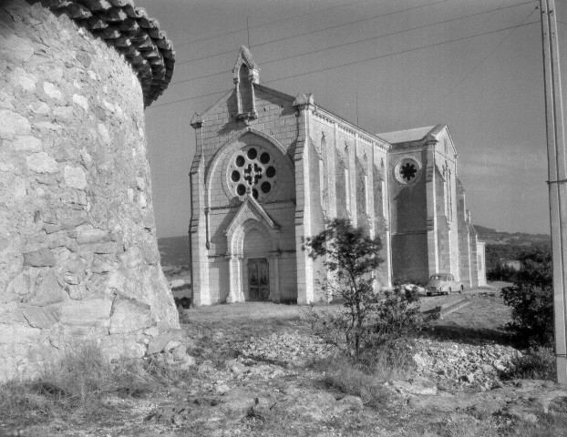 Roussas.- La chapelle Saint Joseph