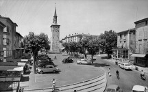 Romans-sur-Isère.- La tour Jacquemart place Charles de Gaulle.