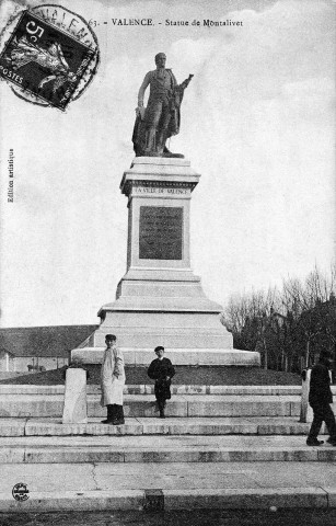 Valence.- La statue de Montalivet inaugurée le 12 octobre 1895, place du général Leclerc.