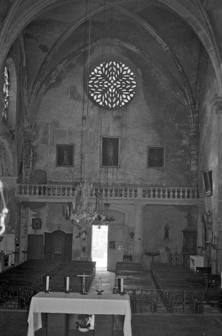 Grignan. - La nef et la tribune de la collégiale Saint-Sauveur.