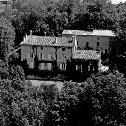 Vue aérienne du château de la famille Latune.