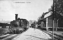 Violès (Vaucluse).- La locomotive tender à trois essieux Corpet Louvet en gare de la ligne Orange-le Buis, mise en service le 10 mai 1907, jusqu'en 1952.
