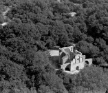 Vue aérienne du Val des Nymphes, la chapelle.