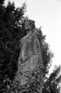 Peyrins.- Statue dans le jardin du château de Sallmard.