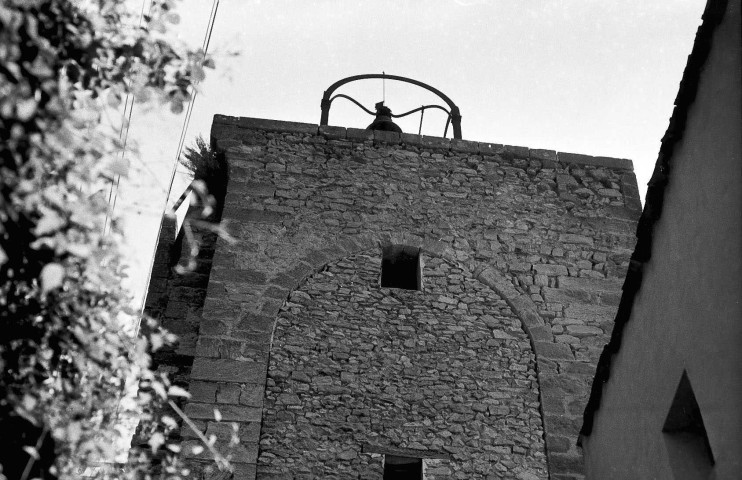 Montbrun-les-Bains. - Façade est du beffroi.