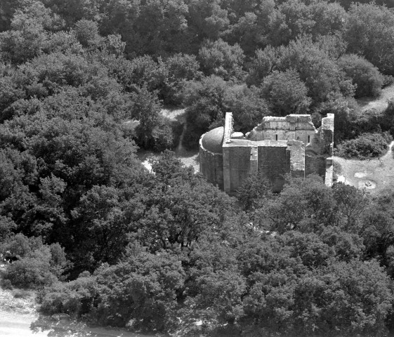 Vue aérienne du Val des Nymphes, la chapelle.