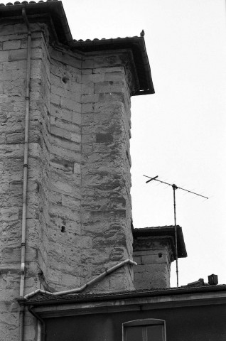 Romans-sur-Isère. - Dégradations du transept nord de la collégiale Saint-Barnard.