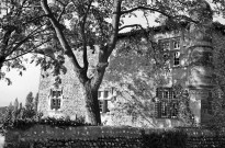 Chanos-Curson.- La façade est de la maison forte de Conflans.