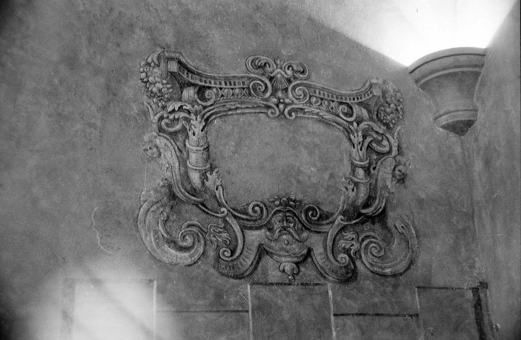 Romans-sur-Isère.- Cartouche du chœur de la chapelle dans le parc du musée de la Chaussure, l'ancien couvent des Ursulines, après restauration.