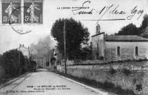 La Bégude-de-Mazenc.- Le tramway de la ligne Dieulefit à Montélimar, à gauche le Temple.