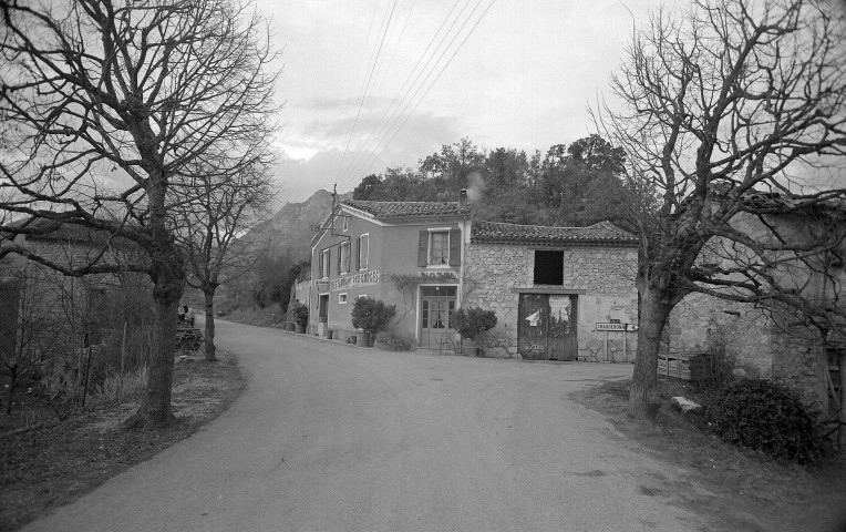 Saint-Ferréol-Trente-Pas.- Hôtel restaurant des gorges.