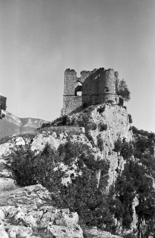 Soyans.- Les ruines de l'ancien château.