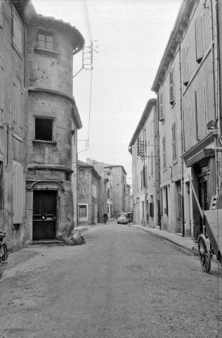 Donzère. - Tour renaissance Grande Rue.