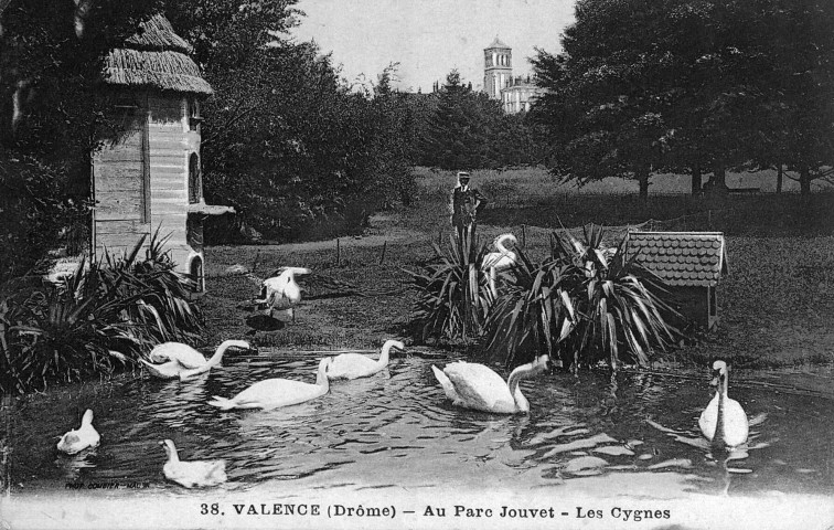 Valence.- Un bassin du parc Jouvet.