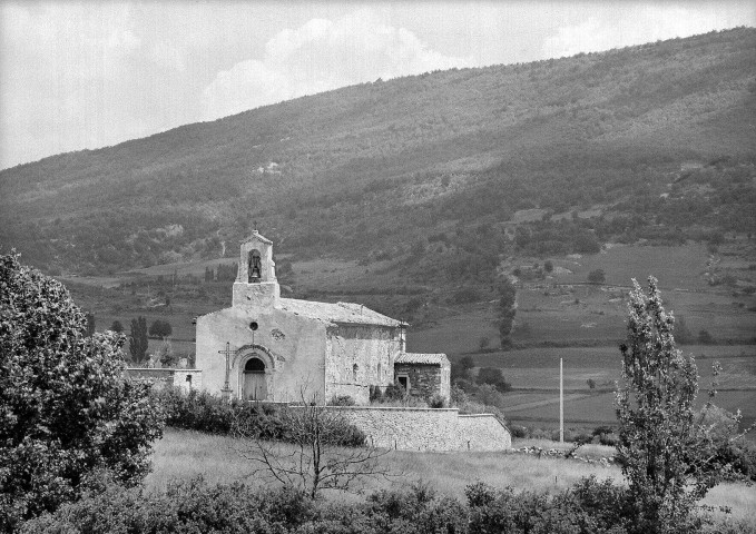 Vesc.- L'église Saint-Pierre.