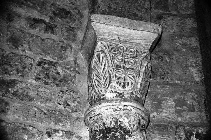 Piègros-la-Clastre.- Chapiteau du chœur de l'église Saint-André.
