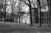 Saint-Vallier. - L'angle sud-est du château côté parc.