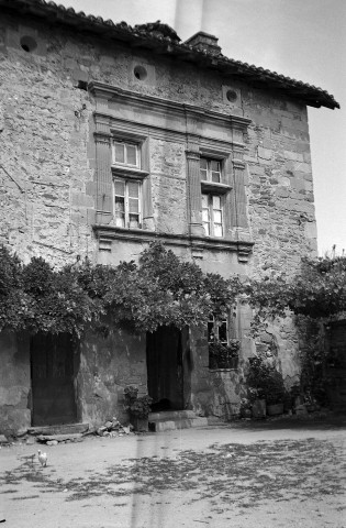 Triors.- Le château Vieux.