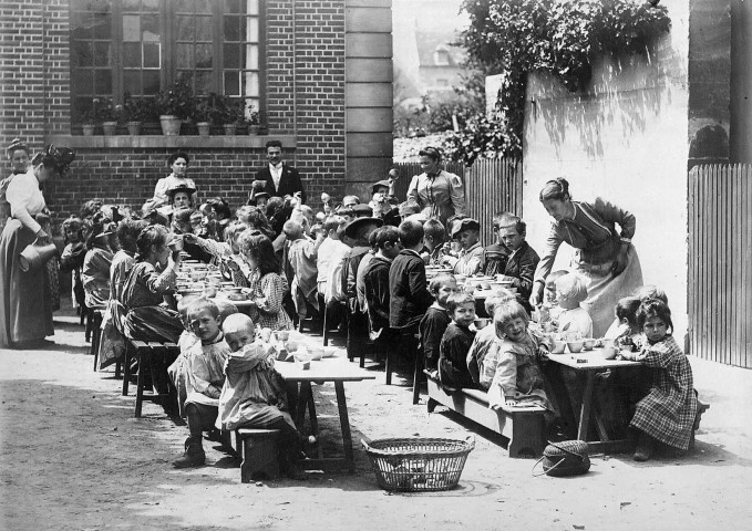 Many (Moselle).- Cantine scolaire.