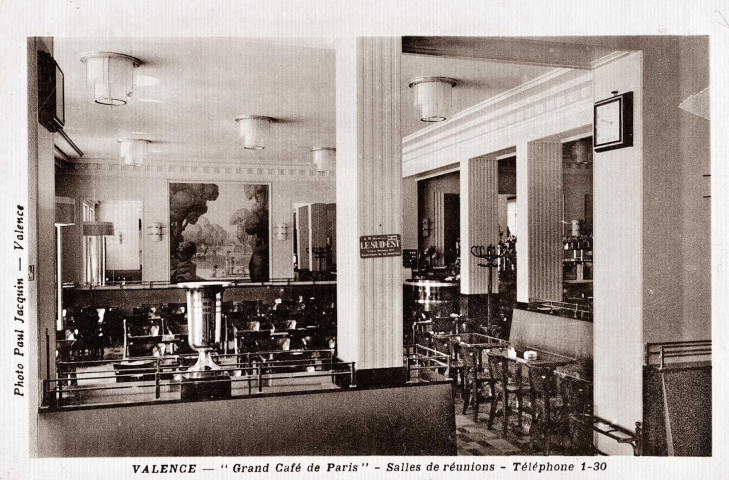 Valence.- Salle de réunion du Grand Café de Paris, 13 boulevard Maurice Clerc.