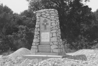 91. Brigade de Nyons. Nature de la commémoration : stèle. Lieu : Nyons, quartier « Saint-Pierre », en bordure de la route nationale n°94. Nombre de victimes, mortes au combat : 7. Circonstances : le 22 août 1944, mortes au combat.