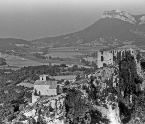 Vue aérienne des ruines du château.