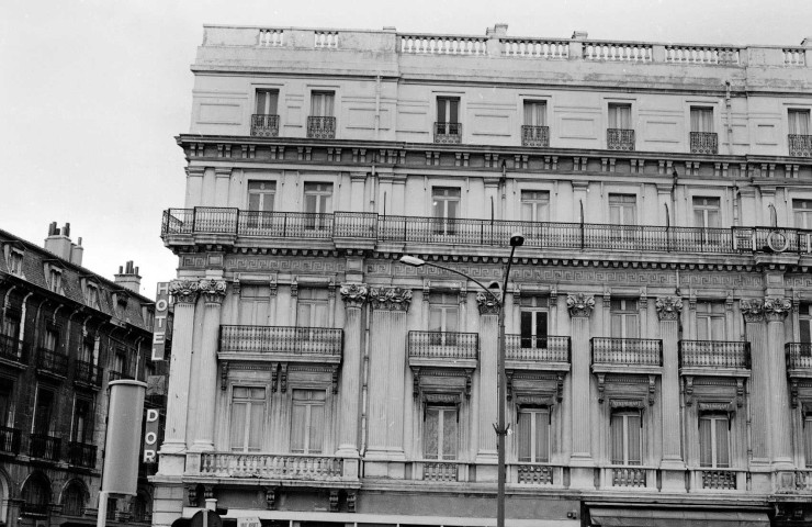 Valence.- L'immeuble La Croix d'Or, place de la République.