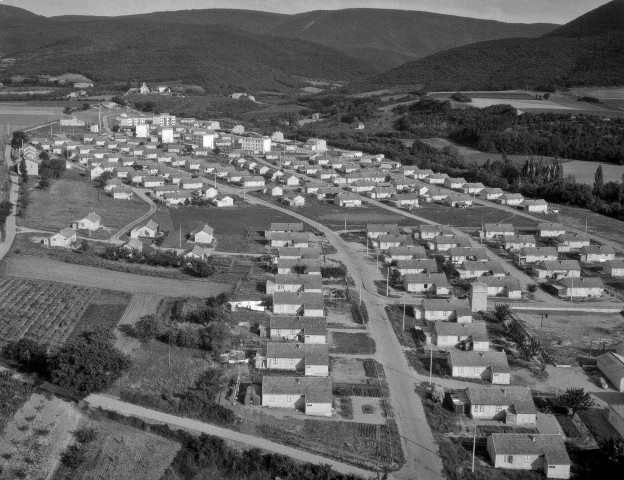Les Tourrettes. - Vue aérienne du hameau le Logis Neuf